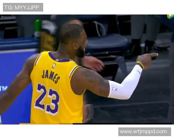 年轻的篮球天才詹姆斯高二集锦:国王崛起之路再现辉煌瞬间